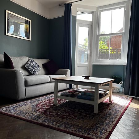Апартаменты Cartref - Fully Equipped And Stunning Town Flat Шрусбери Экстерьер фото